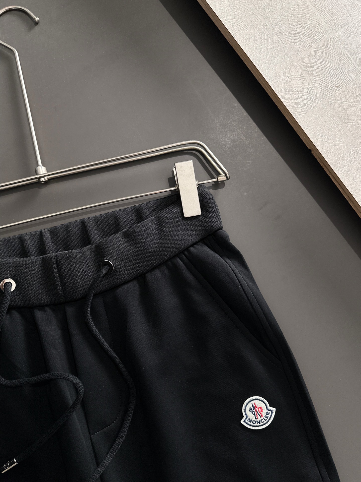 MON 2026春季新品休闲裤，经典款百看不厌，裤身工艺设计，进口客供辅料、面料定制，每个细节做到极致，