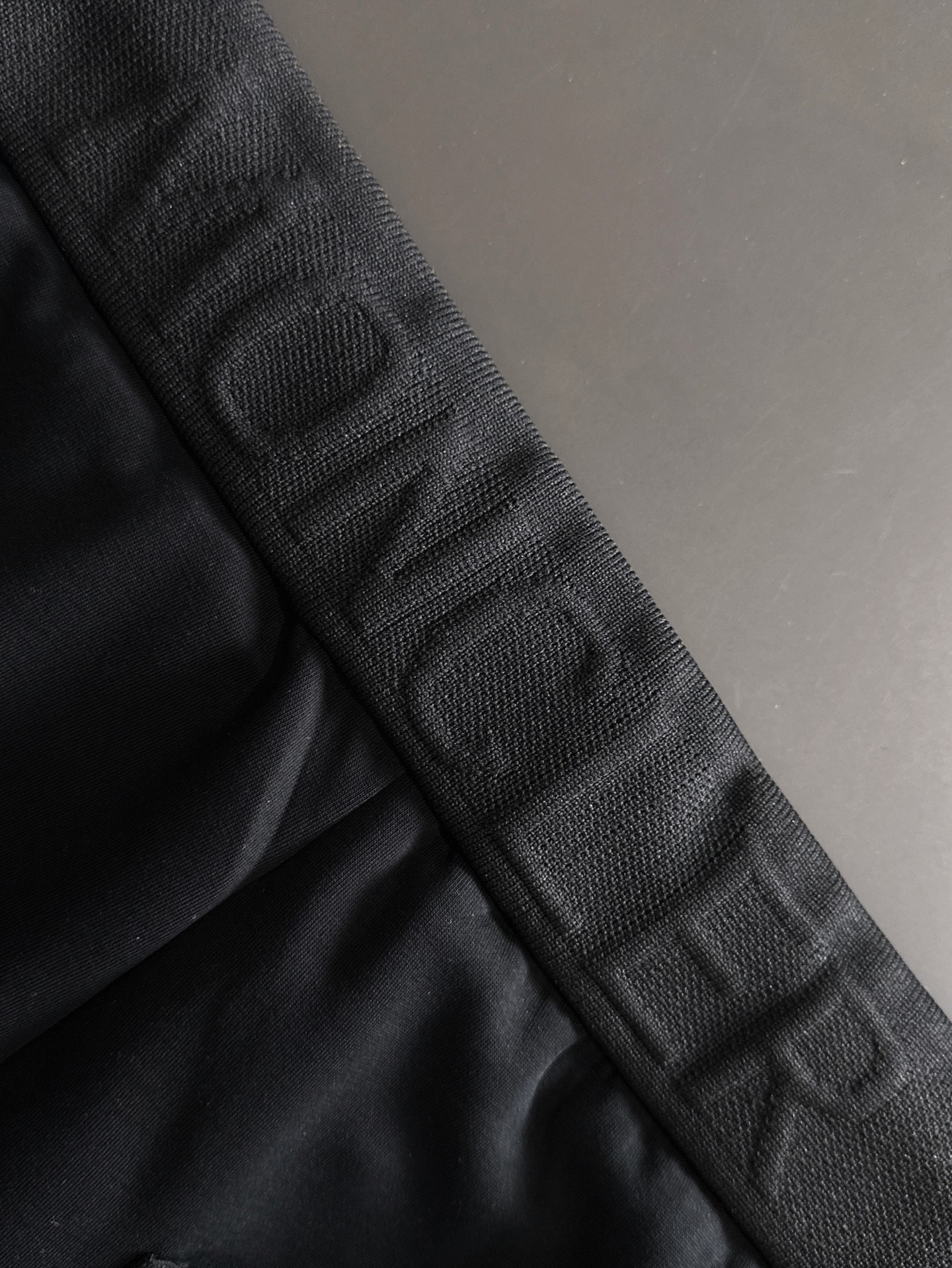 MON 2026春季新品休闲裤，经典款百看不厌，裤身工艺设计，进口客供辅料、面料定制，每个细节做到极致，