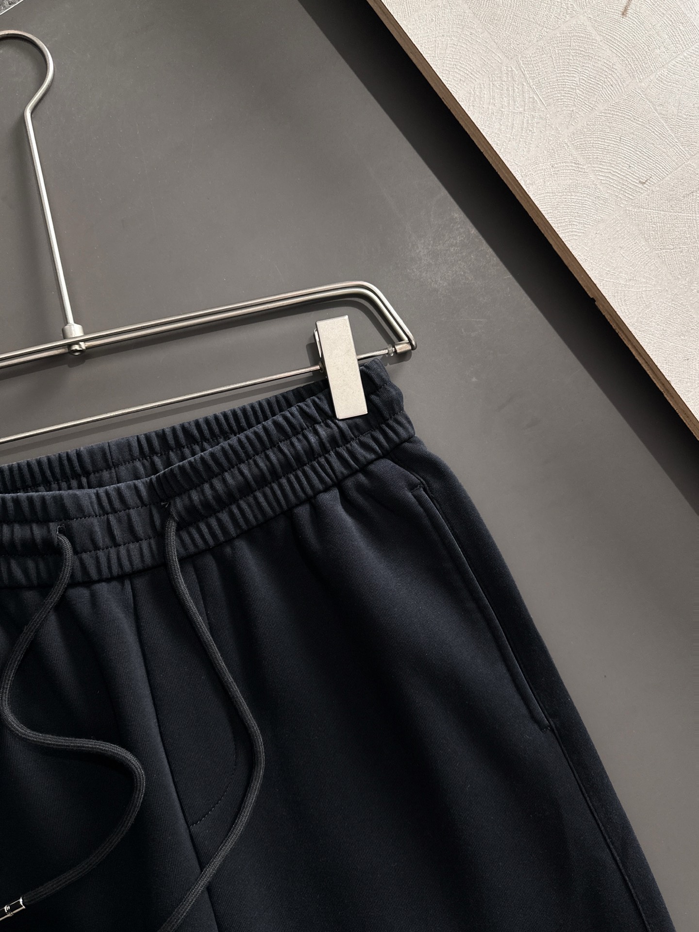 BAL 2026春季新品休闲裤，经典款百看不厌，裤身工艺设计，进口客供辅料、面料定制，每个细节做到极致，