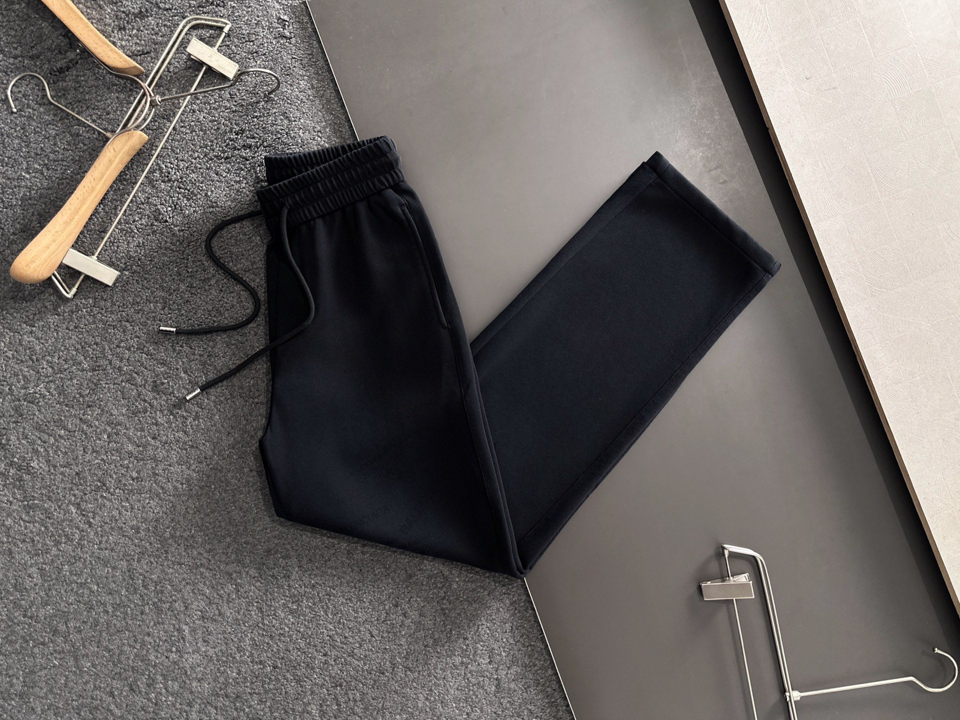 BAL 2026春季新品休闲裤，经典款百看不厌，裤身工艺设计，进口客供辅料、面料定制，每个细节做到极致，