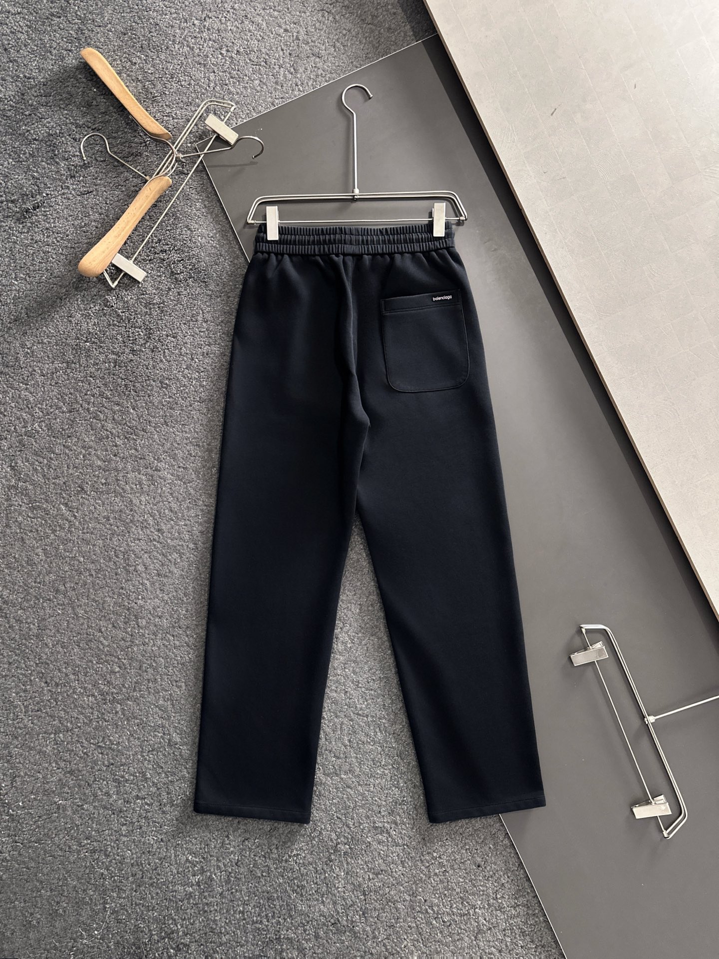 BAL 2026春季新品休闲裤，经典款百看不厌，裤身工艺设计，进口客供辅料、面料定制，每个细节做到极致，