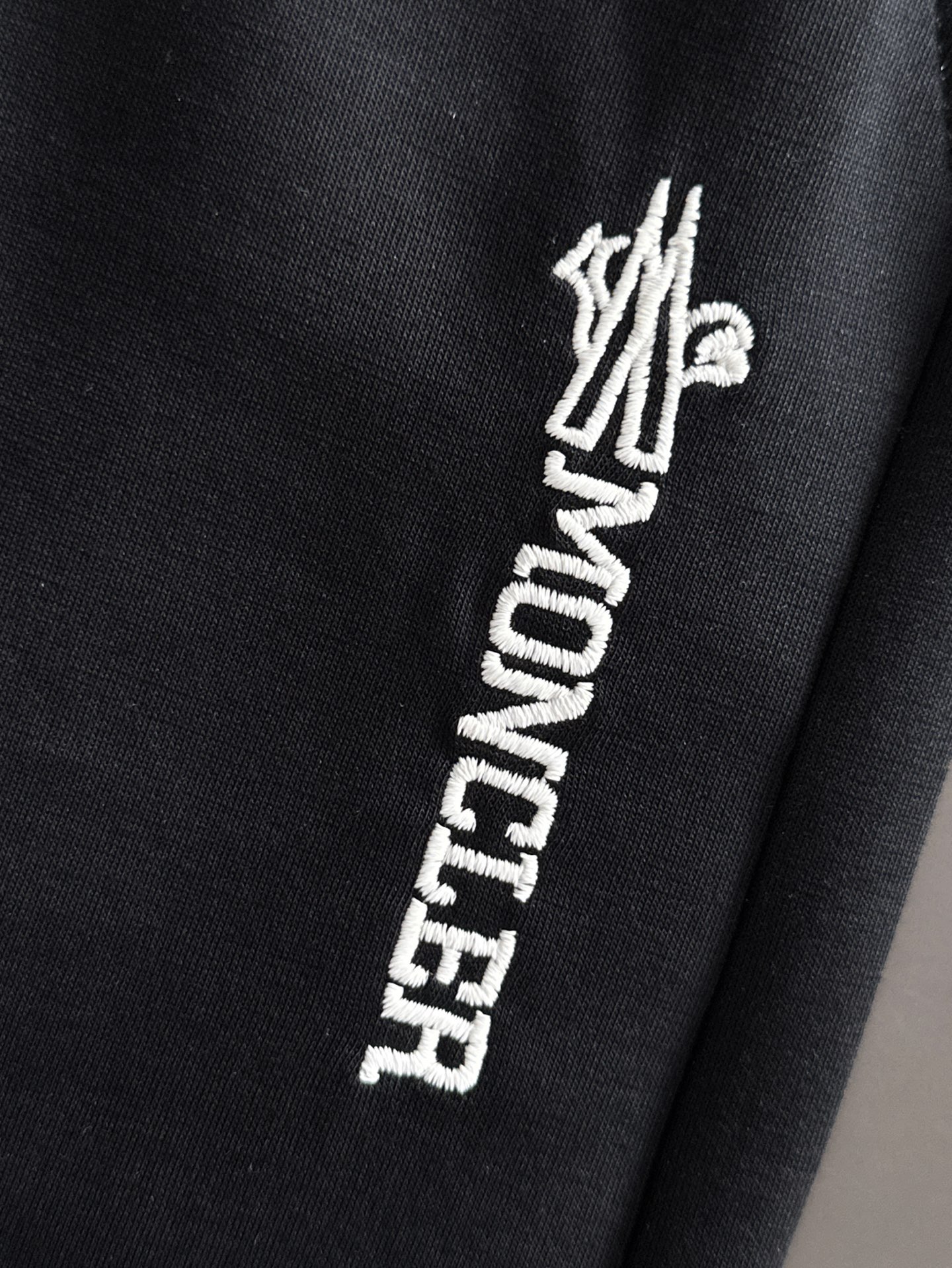 MON 2026春季新品休闲裤，经典款百看不厌，裤身工艺设计，进口客供辅料、面料定制，每个细节做到极致，