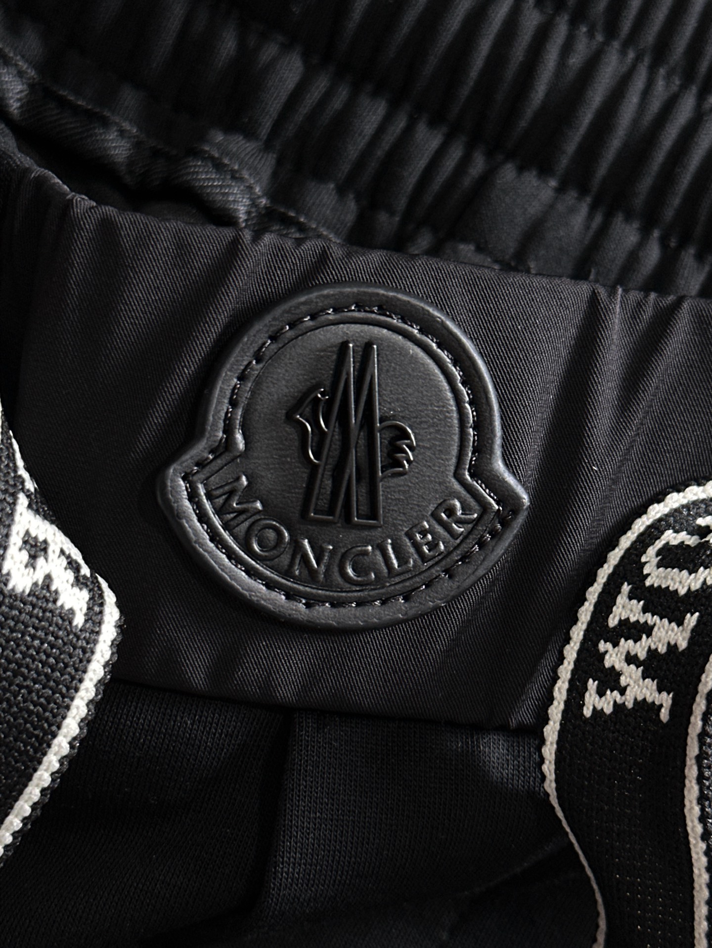 MON 2026春季新品休闲裤，经典款百看不厌，裤身工艺设计，进口客供辅料、面料定制，每个细节做到极致，