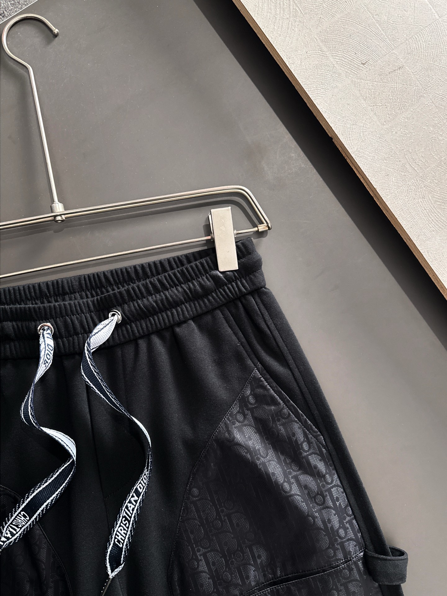 MON 2026春季新品休闲裤，经典款百看不厌，裤身工艺设计，进口客供辅料、面料定制，每个细节做到极致，