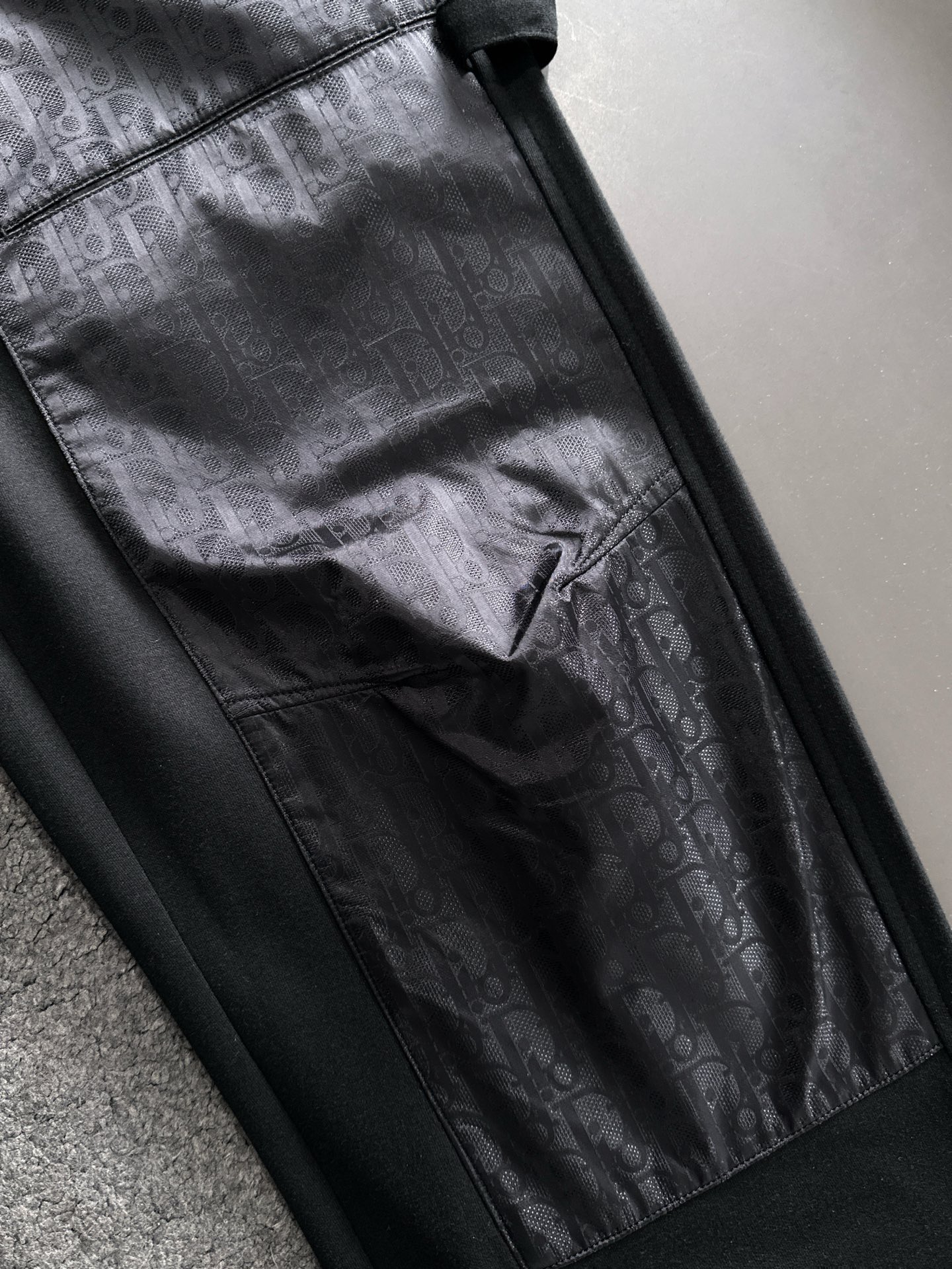 MON 2026春季新品休闲裤，经典款百看不厌，裤身工艺设计，进口客供辅料、面料定制，每个细节做到极致，