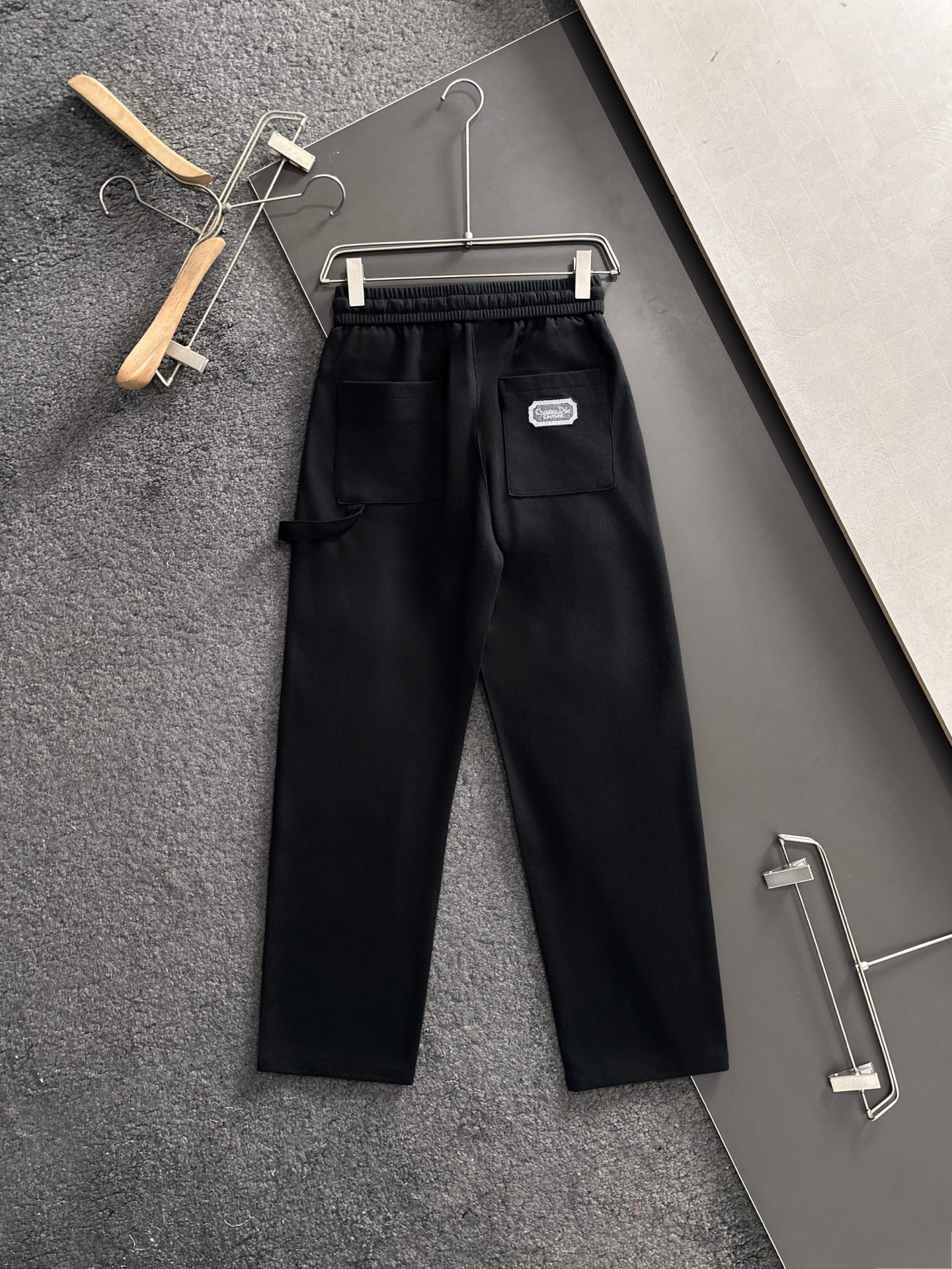 MON 2026春季新品休闲裤，经典款百看不厌，裤身工艺设计，进口客供辅料、面料定制，每个细节做到极致，