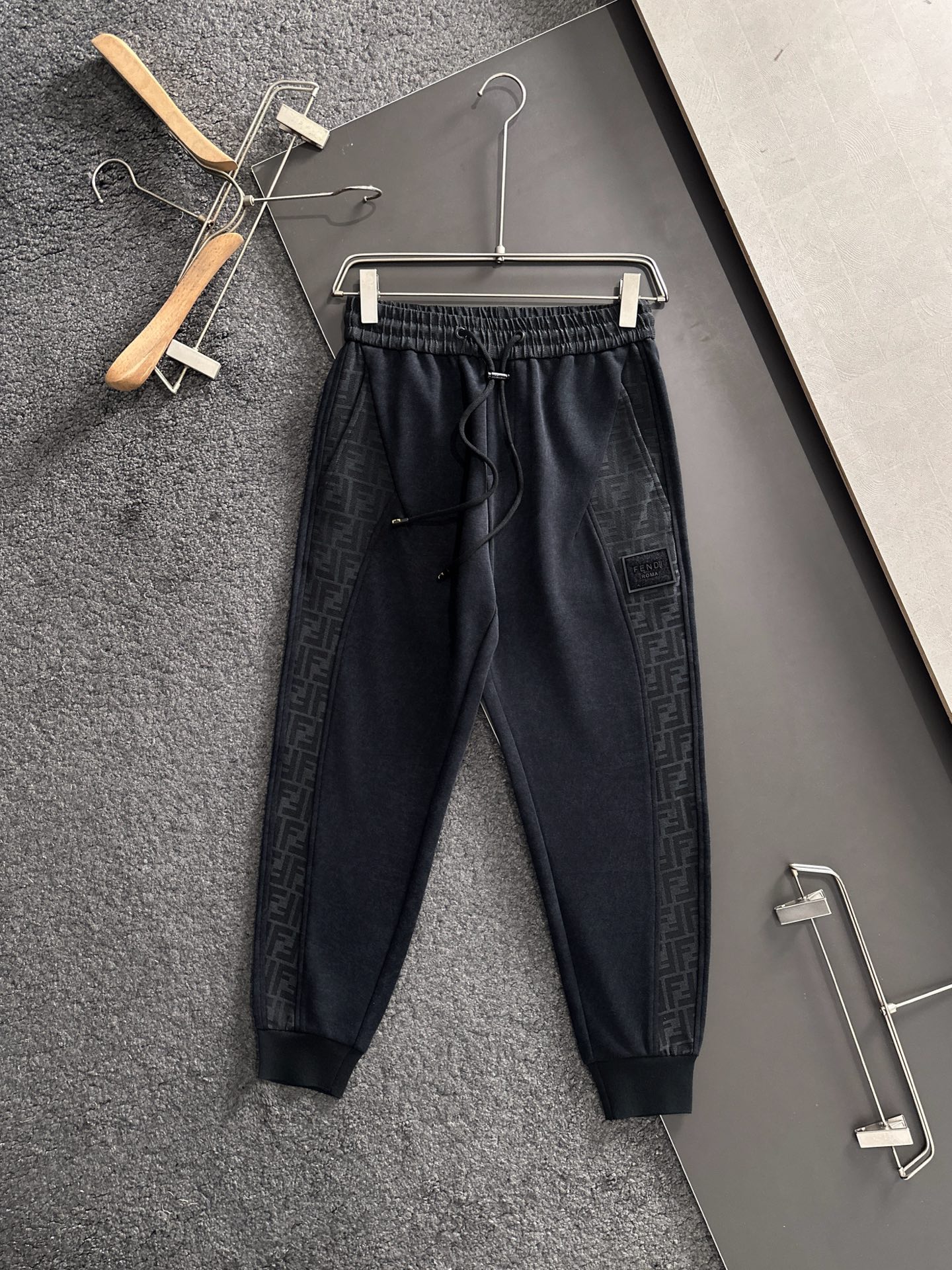 FD 2026春季新品休闲裤，经典款百看不厌，裤身工艺设计，进口客供辅料、面料定制，每个细节做到极致，原