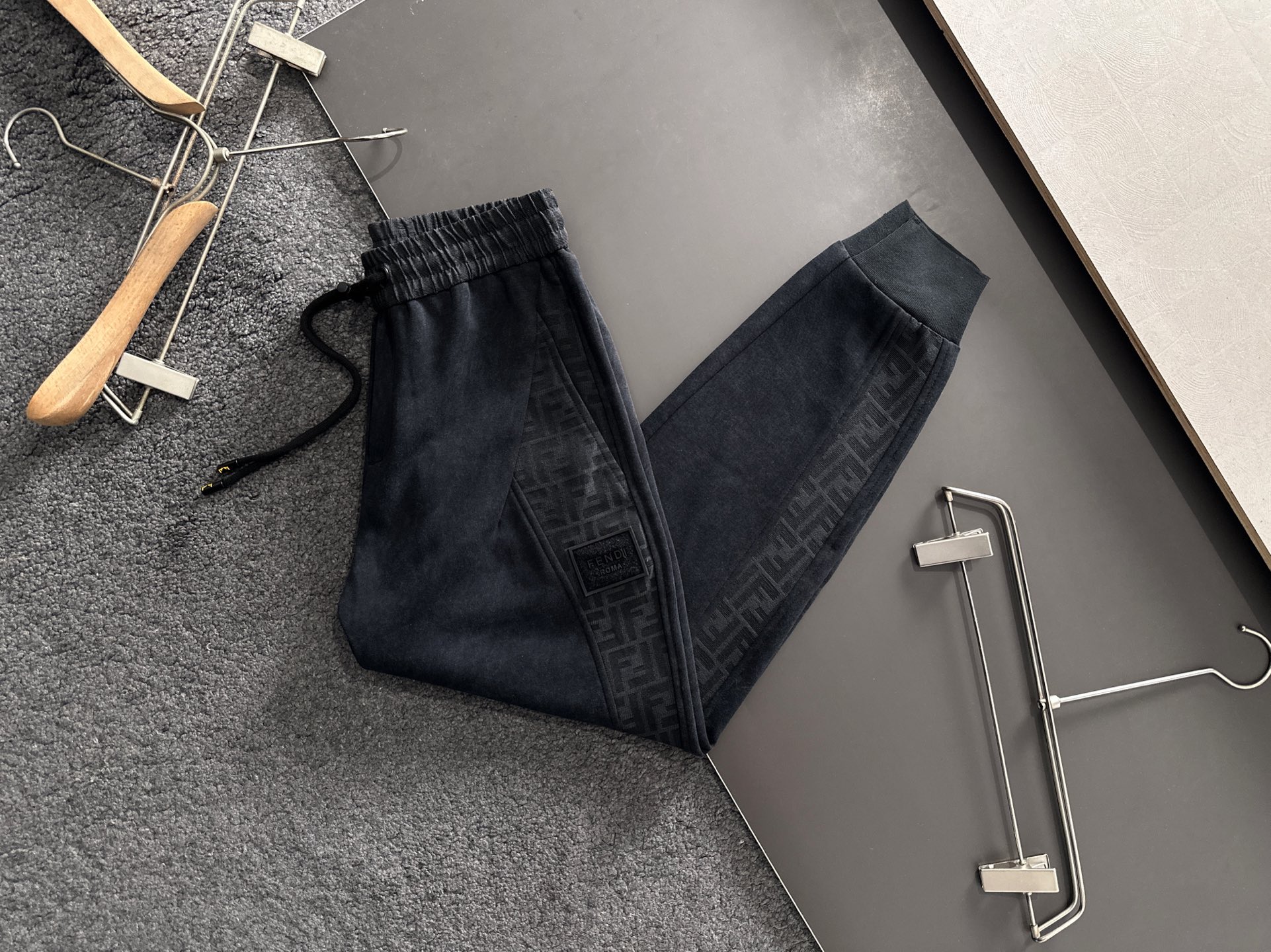 FD 2026春季新品休闲裤，经典款百看不厌，裤身工艺设计，进口客供辅料、面料定制，每个细节做到极致，原