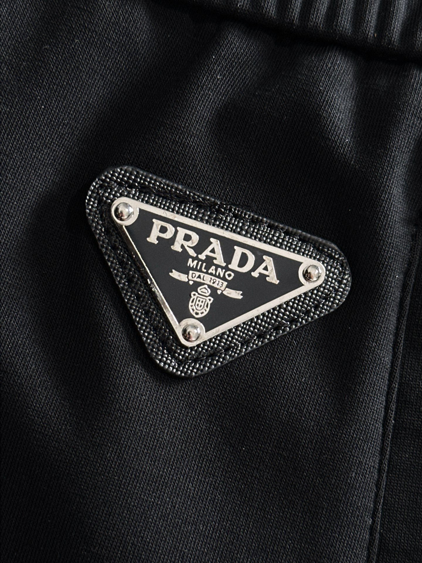 PRAD 2026春季新品休闲裤，经典款百看不厌，裤身工艺设计，进口客供辅料、面料定制，每个细节做到极致