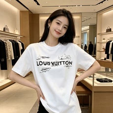 LV 2026ss 春夏新款首发专柜最新款短袖圆领T恤 高端订制 设计前卫时尚!品牌logo重工艺设计 LV 2026ss 春夏新款首发专柜最新款短袖圆领T恤 高端订制 设计前卫时尚!品牌logo重工艺设计