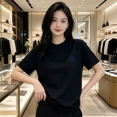 Moncler 蒙口 2026ss 春夏新款首发专柜最新款短袖圆领T恤 高端订制 设计前卫时尚!品牌lo Moncler 蒙口 2026ss 春夏新款首发专柜最新款短袖圆领T恤 高端订制 设计前卫时尚!品牌lo