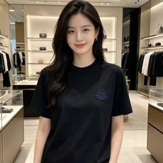 Moncler 蒙口 2026ss 春夏新款首发专柜最新款短袖圆领T恤 高端订制 设计前卫时尚!品牌lo Moncler 蒙口 2026ss 春夏新款首发专柜最新款短袖圆领T恤 高端订制 设计前卫时尚!品牌lo