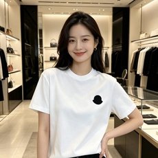 Moncler 蒙口 2026ss 春夏新款首发专柜最新款短袖圆领T恤 高端订制 设计前卫时尚!品牌lo Moncler 蒙口 2026ss 春夏新款首发专柜最新款短袖圆领T恤 高端订制 设计前卫时尚!品牌lo