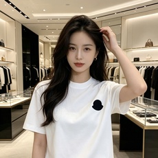 Moncler 蒙口 2026ss 春夏新款首发专柜最新款短袖圆领T恤 高端订制 设计前卫时尚!品牌lo Moncler 蒙口 2026ss 春夏新款首发专柜最新款短袖圆领T恤 高端订制 设计前卫时尚!品牌lo