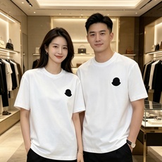 Moncler 蒙口 2026ss 春夏新款首发专柜最新款短袖圆领T恤 高端订制 设计前卫时尚!品牌lo Moncler 蒙口 2026ss 春夏新款首发专柜最新款短袖圆领T恤 高端订制 设计前卫时尚!品牌lo