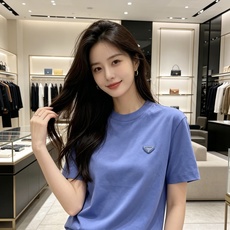 Prada 普拉达 2026ss 春夏新款首发专柜最新款短袖圆领T恤 高端订制 设计前卫时尚!品牌log Prada 普拉达 2026ss 春夏新款首发专柜最新款短袖圆领T恤 高端订制 设计前卫时尚!品牌log