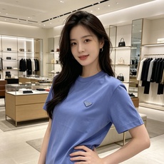 Prada 普拉达 2026ss 春夏新款首发专柜最新款短袖圆领T恤 高端订制 设计前卫时尚!品牌log Prada 普拉达 2026ss 春夏新款首发专柜最新款短袖圆领T恤 高端订制 设计前卫时尚!品牌log