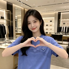 Prada 普拉达 2026ss 春夏新款首发专柜最新款短袖圆领T恤 高端订制 设计前卫时尚!品牌log Prada 普拉达 2026ss 春夏新款首发专柜最新款短袖圆领T恤 高端订制 设计前卫时尚!品牌log