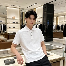 LV 2026ss夏季新款 logo男士翻领Polo衫!经典商务男款,高端男装的天花板级别的商务男款!简 LV 2026ss夏季新款 logo男士翻领Polo衫!经典商务男款,高端男装的天花板级别的商务男款!简