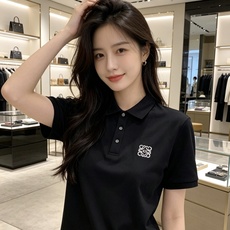 Loewe 罗意威 2026ss春夏新款首发专柜最新POLO衫 高端订制 设计前卫时尚!品牌logo重工 Loewe 罗意威 2026ss春夏新款首发专柜最新POLO衫 高端订制 设计前卫时尚!品牌logo重工