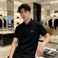 Fendi 芬迪 2026ss春夏新款首发专柜最新POLO衫 高端订制 设计前卫时尚!品牌logo重工艺 Fendi 芬迪 2026ss春夏新款首发专柜最新POLO衫 高端订制 设计前卫时尚!品牌logo重工艺