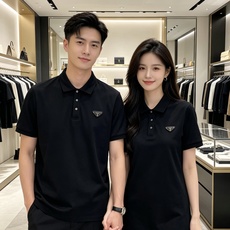 Prada 普拉达 2026ss春夏新款首发专柜最新POLO衫 高端订制 设计前卫时尚!品牌logo重工 Prada 普拉达 2026ss春夏新款首发专柜最新POLO衫 高端订制 设计前卫时尚!品牌logo重工
