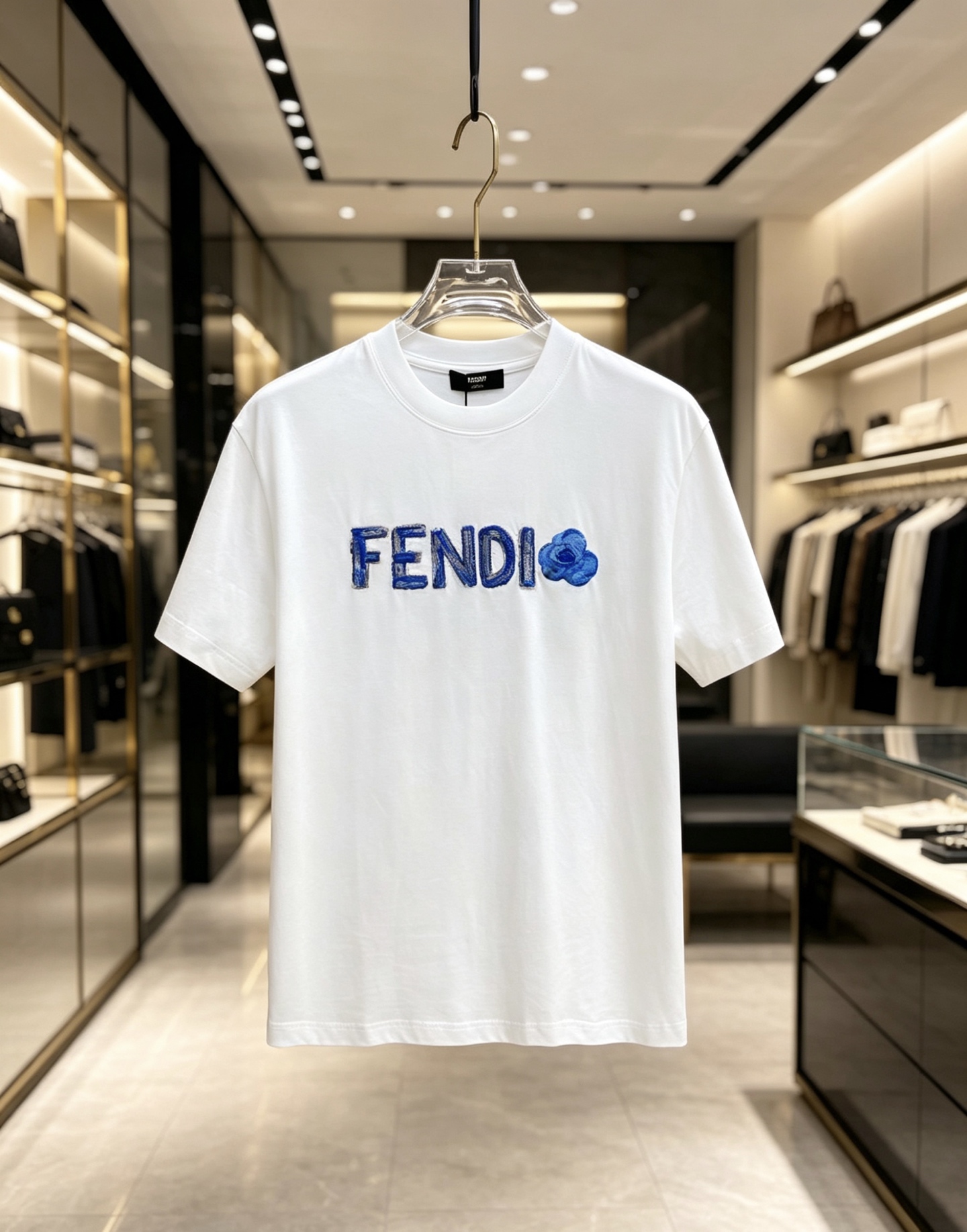 NO:931593,Fendi Fendi 2026 spring and summer new T-shirt, go for the gentle party!  The fabric is super comfortable and high-count combed cotton, soft and skin-friendly, breathable and not sweaty. It is refreshing and comfortable to wear in summer. The hand-painted FENDI letter + rose print on the chest is full of artistic sense. The brushstrokes are delicate and have the texture of oil painting. It is low-key and recognizable. The black and white colors are available. White is refreshing and age-reducing, black is calm and versatile, and both boys and girls can easily control it. The loose and friendly fit is not picky on the figure, and can be worn even if you are slightly fat. It looks good alone or layered!  Size S-XXL,,fendi,fendi,tees,t-shirt,19860909Fendi 芬迪 2026春夏新款T恤,温柔党直接冲！ 面料超舒服高支精梳棉面料,软糯亲肤,透气不闷汗,夏天穿清爽又自在 艺术感拉满胸前手绘风FENDI字母+玫瑰印花,笔触细腻,自带油画质感,低调又有辨识度 黑白双色可选白色清爽减龄,黑色沉稳百搭,男生女生都能轻松驾驭 宽松友好版型不挑身材,微胖也能穿出松弛感,单穿/叠搭都好看！ 码数S-XXL,,fendi,fendi,tees，t-shirt,,Men's clothing
