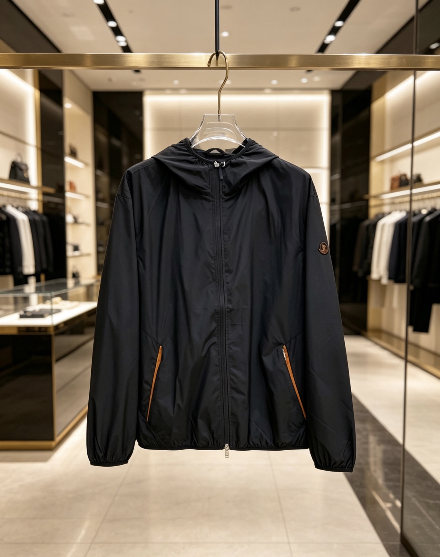 NO:931694,Moncler1911 Moncler's new spring and summer hooded sun protection clothing, welded directly into the spring and summer wardrobe!  Brand metal logo embellishment, contrasting hemming details, low-key and recognizable, the upper body has a simple and high-end sense. High-count, lightweight sun protection fabric, breathable and not sweaty, full of UPF protection, refreshing and burdenless to wear in summer. Hood + full zipper design, elastic cuff hem, casual and versatile, can be worn daily/commuting/outdoors. Beige/carbon black two-color optional, white is refreshing and reduces age, black is versatile and slimming, close your eyes without stepping on thunder!  Size 48-56,,Moncler,hats,19860909Moncler1911 蒙口春夏新款连帽防晒服,直接焊在春夏衣柜里！ 品牌金属徽标点缀,撞色包边细节,低调又有辨识度,上身自带简约高级感 高支轻薄防晒面料,透气不闷汗,UPF防护力拉满,夏天穿清爽无负担 连帽+全拉链设计,松紧袖口下摆,休闲百搭,日常/通勤/户外都能穿 米白/炭黑双色可选,白的清爽减龄,黑的百搭显瘦,闭眼入不踩雷！ 码数48-56,,Moncler,hats,,Men's clothing