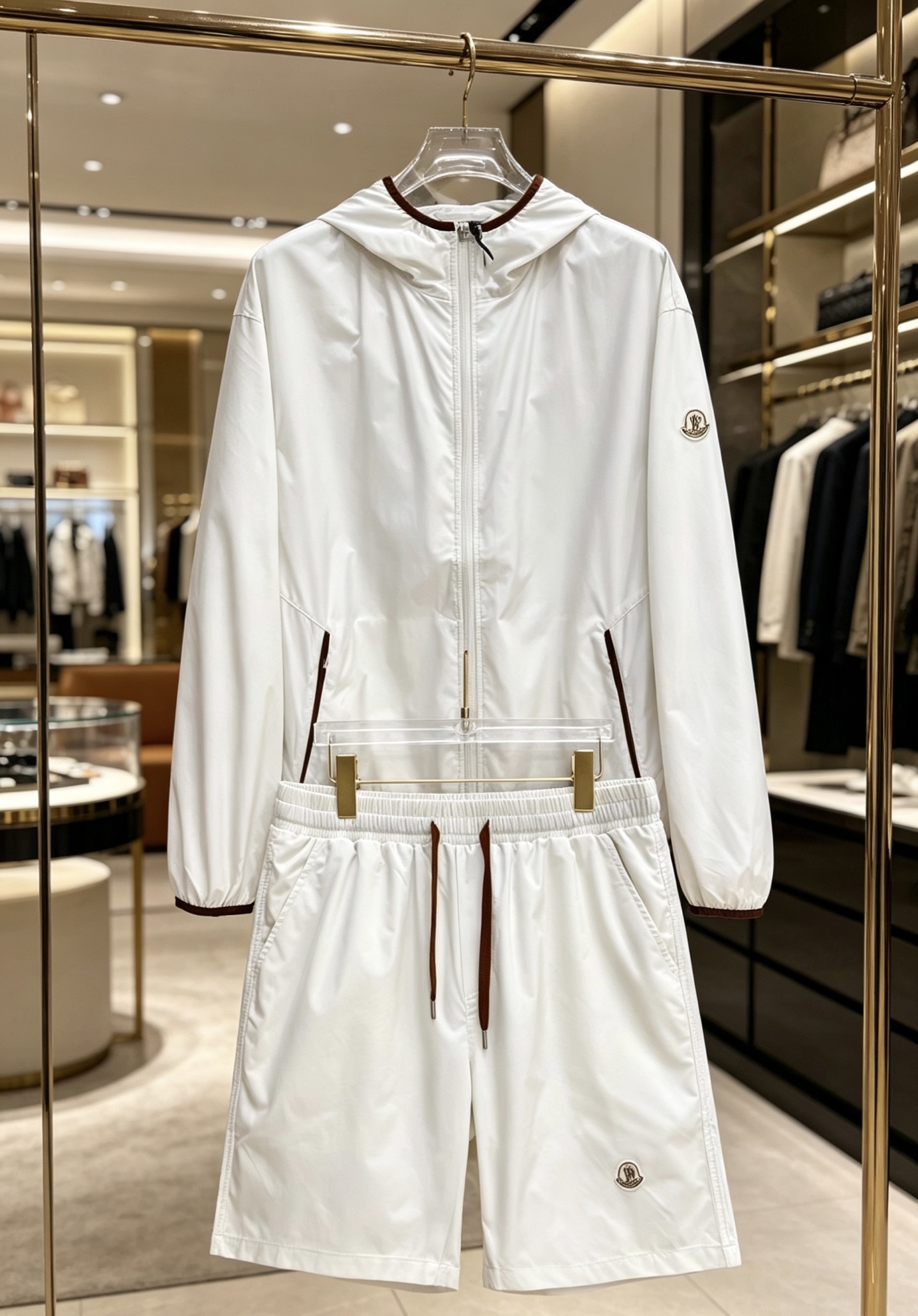 NO:931704,Sun protection clothing, shorts P Moncler1911 new spring and summer hooded sun protection clothing for men, welded directly into the spring and summer wardrobe!  Brand metal logo embellishment, contrasting hemming details, low-key and recognizable, the upper body has a simple and high-end feel. High-count, lightweight sun protection fabric, breathable and not sweaty, full of UPF protection, refreshing and burdenless to wear in summer. Hood + full zipper design, elastic cuff hem, casual and versatile, can be worn daily/commuting/outdoors. Beige/carbon black two-color optional, white is refreshing and reduces age, black is versatile and slimming, close your eyes without stepping on thunder!  Size 48-56,,Moncler,shorts,hats,19860909防晒服 短裤P Moncler1911 蒙口春夏新款连帽防晒服,直接焊在春夏衣柜里！ 品牌金属徽标点缀,撞色包边细节,低调又有辨识度,上身自带简约高级感 高支轻薄防晒面料,透气不闷汗,UPF防护力拉满,夏天穿清爽无负担 连帽+全拉链设计,松紧袖口下摆,休闲百搭,日常/通勤/户外都能穿 米白/炭黑双色可选,白的清爽减龄,黑的百搭显瘦,闭眼入不踩雷！ 码数48-56,,Moncler,shorts,hats,,Men's clothing