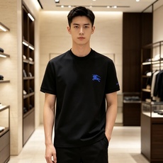Burberry 2026秋冬巴宝莉骑士刺绣空气层短袖T恤打底衫 高密重磅空气层面料,厚实挺括抗皱,秋冬内搭刚需款,四季 Burberry 2026秋冬巴宝莉骑士刺绣空气层短袖T恤打底衫 高密重磅空气层面料,厚实挺括抗皱,秋冬内搭刚需款,四季