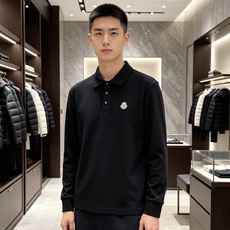 Moncler 2026秋冬蒙口长袖Polo衫 重磅珠地面料,挺括不粘身,春秋单穿、冬季内搭羽绒服都合适 经典翻领+三粒 Moncler 2026秋冬蒙口长袖Polo衫 重磅珠地面料,挺括不粘身,春秋单穿、冬季内搭羽绒服都合适 经典翻领+三粒