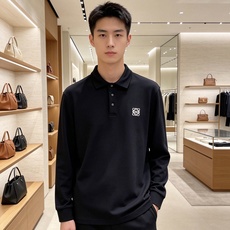 ✨Loewe 罗意威 2026秋冬新款刺绣长袖Polo,细腻珠地棉面料,透气挺括,久穿不易起皱变形 经典翻领三粒扣,版型 ✨Loewe 罗意威 2026秋冬新款刺绣长袖Polo,细腻珠地棉面料,透气挺括,久穿不易起皱变形 经典翻领三粒扣,版型