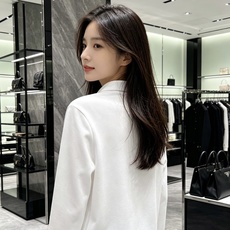 Prada 普拉达 2026秋冬三角金属标长袖Polo 高密细腻珠地棉面料,柔软亲肤,上身挺括有型,久穿不易起皱变形 简 Prada 普拉达 2026秋冬三角金属标长袖Polo 高密细腻珠地棉面料,柔软亲肤,上身挺括有型,久穿不易起皱变形 简