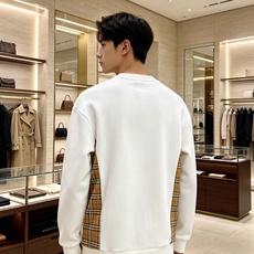 Burberry 巴宝莉 2026秋冬新款圆领卫衣 甄选高密空气层面料,透气垂顺,久穿不易起皱 胸口精致战马刺绣,侧边复 Burberry 巴宝莉 2026秋冬新款圆领卫衣 甄选高密空气层面料,透气垂顺,久穿不易起皱 胸口精致战马刺绣,侧边复