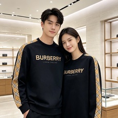 Burberry 巴宝莉 2026秋冬新款圆领卫衣 空气层面料,挺括垂顺不易变形 袖子经典格纹拼接,胸前格纹字母贴布刺绣 Burberry 巴宝莉 2026秋冬新款圆领卫衣 空气层面料,挺括垂顺不易变形 袖子经典格纹拼接,胸前格纹字母贴布刺绣