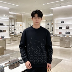 LOUIS VUITTON 路易威登 lv2026秋冬新款圆领卫衣 甄选高密空气层面料,挺括有型 通体暗纹浮雕老花满印设 LOUIS VUITTON 路易威登 lv2026秋冬新款圆领卫衣 甄选高密空气层面料,挺括有型 通体暗纹浮雕老花满印设