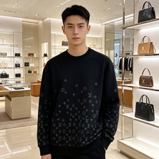 LOUIS VUITTON 路易威登 lv2026秋冬新款圆领卫衣 甄选高密空气层面料,挺括有型 通体暗纹浮雕老花满印设 LOUIS VUITTON 路易威登 lv2026秋冬新款圆领卫衣 甄选高密空气层面料,挺括有型 通体暗纹浮雕老花满印设
