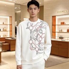 HERMÈS 爱马仕|2026秋冬新款圆领卫衣 甄选高密空气层面料,柔软亲肤,不易起皱变形 重工锁链马具线条,色彩层次丰 HERMÈS 爱马仕|2026秋冬新款圆领卫衣 甄选高密空气层面料,柔软亲肤,不易起皱变形 重工锁链马具线条,色彩层次丰
