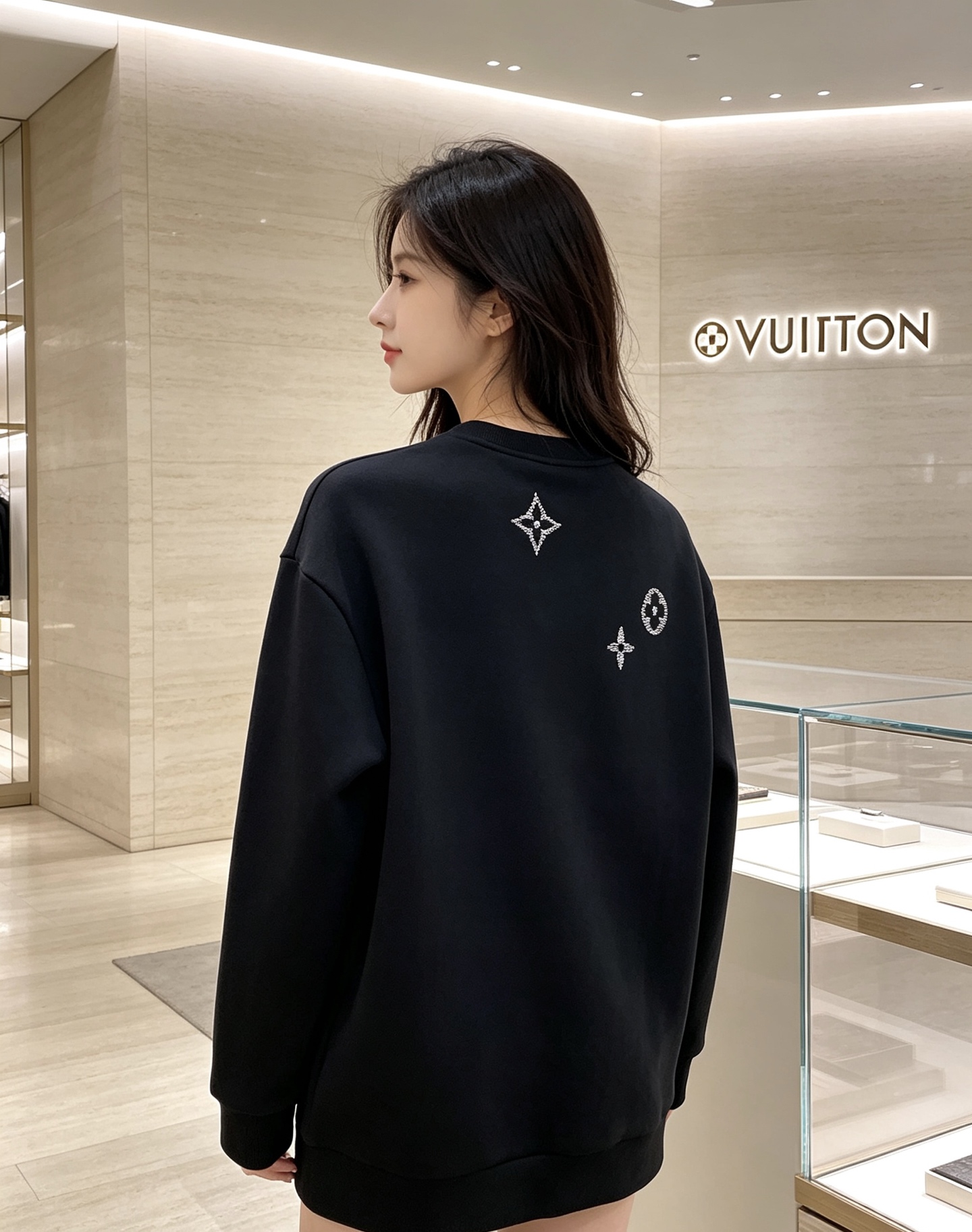 LOUIS VUITTON 路易威登 lv2026秋冬新款圆领卫衣 甄选高密空气层面料，挺括有型 错落渐变LV四叶草刺绣
