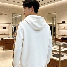 Burberry 巴宝莉 2026秋冬新款侧边格纹连帽卫衣,原版五金辅料完整复刻,高品质空气层面料,软糯挺括不易变形,剪 Burberry 巴宝莉 2026秋冬新款侧边格纹连帽卫衣,原版五金辅料完整复刻,高品质空气层面料,软糯挺括不易变形,剪