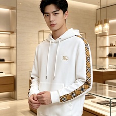 Burberry 巴宝莉 2026秋冬新款侧边格纹连帽卫衣,原版五金辅料完整复刻,高品质空气层面料,软糯挺括不易变形,剪 Burberry 巴宝莉 2026秋冬新款侧边格纹连帽卫衣,原版五金辅料完整复刻,高品质空气层面料,软糯挺括不易变形,剪