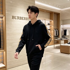 Burberry 巴宝莉 2026秋冬新款侧边格纹连帽卫衣,原版五金辅料完整复刻,高品质空气层面料,软糯挺括不易变形,剪 Burberry 巴宝莉 2026秋冬新款侧边格纹连帽卫衣,原版五金辅料完整复刻,高品质空气层面料,软糯挺括不易变形,剪
