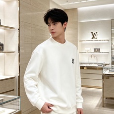 LOUIS VUITTON 路易威登|2026秋冬新款圆领卫衣 甄选高密空气层面料,柔软亲肤,不易起皱变形 左胸精致LV LOUIS VUITTON 路易威登|2026秋冬新款圆领卫衣 甄选高密空气层面料,柔软亲肤,不易起皱变形 左胸精致LV