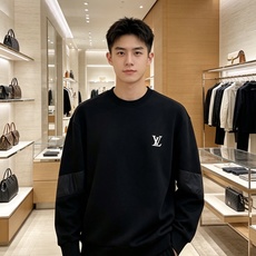 LOUIS VUITTON 路易威登|2026秋冬新款圆领卫衣 甄选高密空气层面料,柔软亲肤,不易起皱变形 左胸精致LV LOUIS VUITTON 路易威登|2026秋冬新款圆领卫衣 甄选高密空气层面料,柔软亲肤,不易起皱变形 左胸精致LV