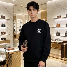 Louis Vuitton 路易威登 2026秋冬新款牛仔贴布LV刺绣圆领卫衣 原版五金辅料完整复刻,高品质空气层面料, Louis Vuitton 路易威登 2026秋冬新款牛仔贴布LV刺绣圆领卫衣 原版五金辅料完整复刻,高品质空气层面料,