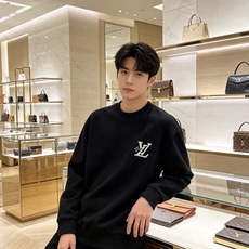 Louis Vuitton 路易威登 2026秋冬新款牛仔贴布LV刺绣圆领卫衣 原版五金辅料完整复刻,高品质空气层面料, Louis Vuitton 路易威登 2026秋冬新款牛仔贴布LV刺绣圆领卫衣 原版五金辅料完整复刻,高品质空气层面料,