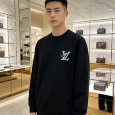 Louis Vuitton 路易威登 2026秋冬新款牛仔贴布LV刺绣圆领卫衣 原版五金辅料完整复刻,高品质空气层面料, Louis Vuitton 路易威登 2026秋冬新款牛仔贴布LV刺绣圆领卫衣 原版五金辅料完整复刻,高品质空气层面料,