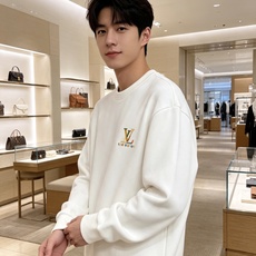 Louis Vuitton 路易威登 2026秋冬新款彩色刺绣LV圆领卫衣 原版五金辅料完整复刻,高品质空气层面料,软糯 Louis Vuitton 路易威登 2026秋冬新款彩色刺绣LV圆领卫衣 原版五金辅料完整复刻,高品质空气层面料,软糯