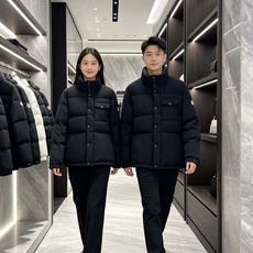 Moncler 蒙口 2026秋冬新款灯芯绒立领羽绒服,90新国标白鸭绒 全套原版定制五金,纽扣、袖标细节高度还原 复古 Moncler 蒙口 2026秋冬新款灯芯绒立领羽绒服,90新国标白鸭绒 全套原版定制五金,纽扣、袖标细节高度还原 复古