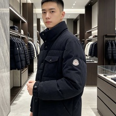 Moncler 蒙口 2026秋冬新款灯芯绒立领羽绒服,90新国标白鸭绒 全套原版定制五金,纽扣、袖标细节高度还原 复古 Moncler 蒙口 2026秋冬新款灯芯绒立领羽绒服,90新国标白鸭绒 全套原版定制五金,纽扣、袖标细节高度还原 复古